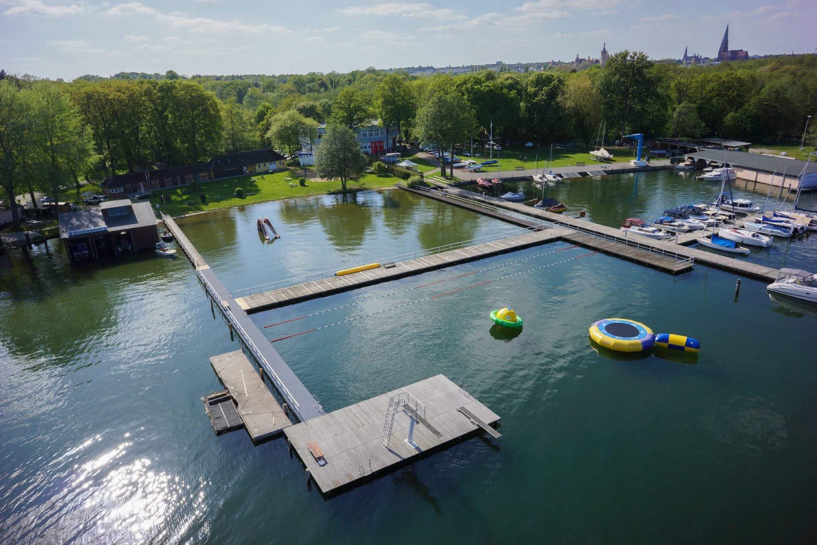 Photo de Freibad Kalkwerder Strand avec un niveau de propreté de très propre