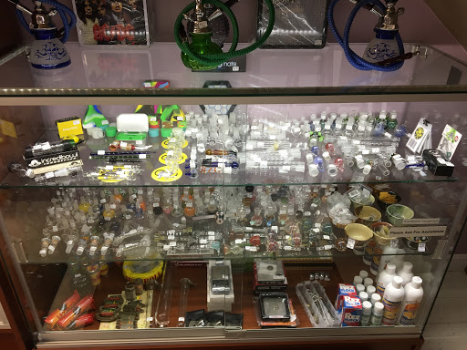 Tobacco Shop «Kittery Discount Smoke Shop», reviews and photos, 99 State Rd, Kittery, ME 03904, USA