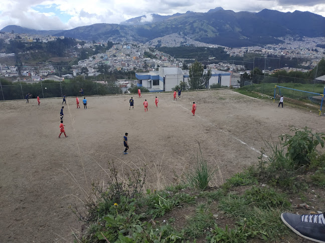 Opiniones de Cancha Alma Lojana en Quito - Campo de fútbol