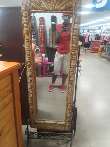 Thrift Store «Gilbert & University Goodwill Retail Store & Donation Center», reviews and photos, 1900 E University Dr, Mesa, AZ 85203, USA