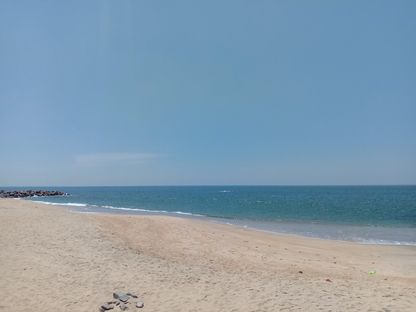Foto av Someshwar Beach med turkos rent vatten yta