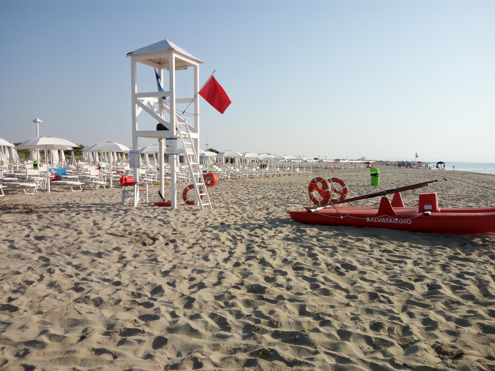 Foto de Playa de Ginosa Marina con agua azul superficie