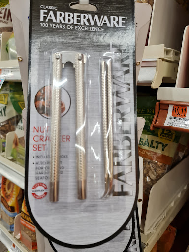 Grocery Store «Hannaford Supermarket», reviews and photos, 301 Pleasant St, Dracut, MA 01826, USA