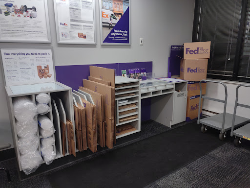 Shipping and Mailing Service «FedEx Ship Center», reviews and photos, 2580 Manitou Rd, Rochester, NY 14624, USA