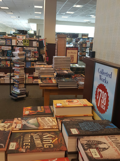 Book Store «Barnes & Noble», reviews and photos, 189 The Grove Dr, Los Angeles, CA 90036, USA