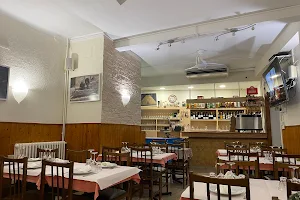 Restaurante Hostal Casa Comaulis image