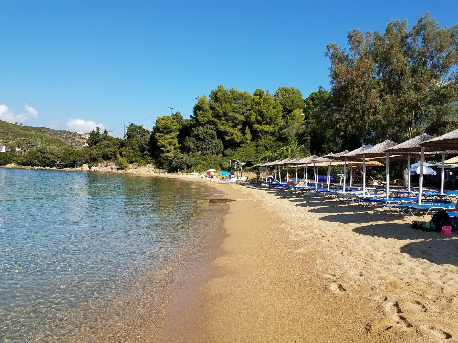 Foto de Kolios beach com areia bege superfície