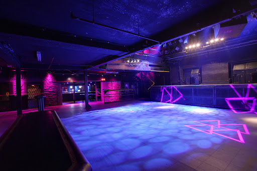 Nightclubs for seniors in Montreal