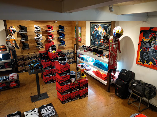 Clothing Store «Troy Lee Designs», reviews and photos, 380 Glenneyre St, Laguna Beach, CA 92651, USA