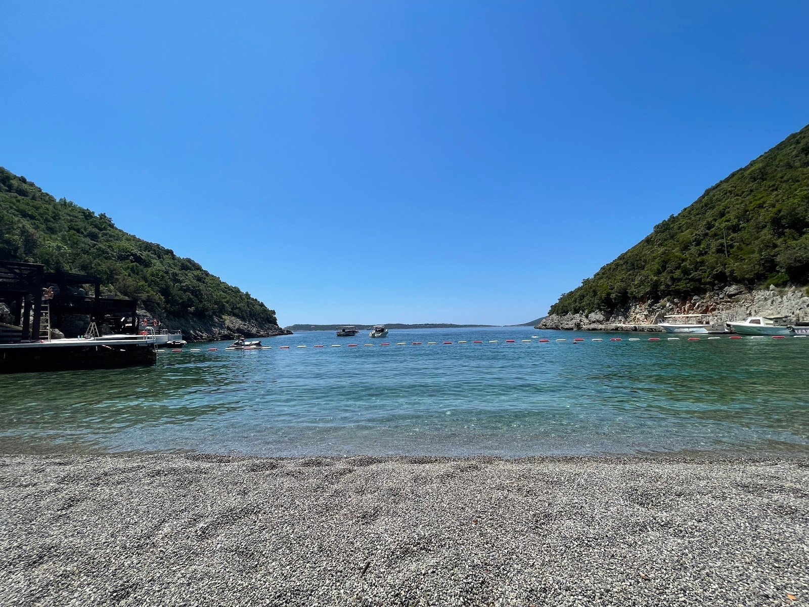 Photo de Dobrech Beach avec petite baie
