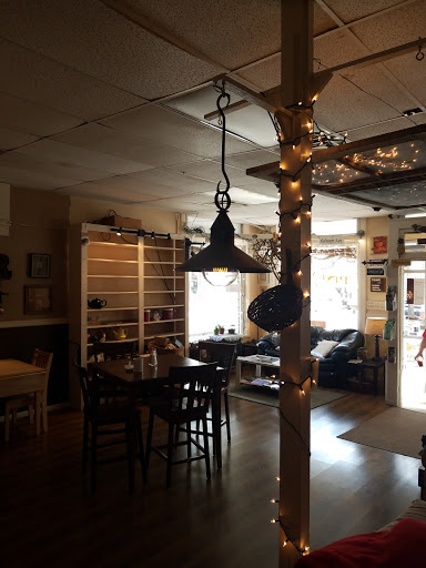 Restaurant «The Pineapple Tea Room & Coffee Shoppe», reviews and photos, 604 Colwyn St, Cumberland Gap, TN 37724, USA