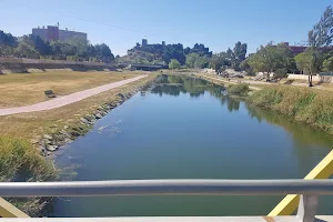 Parque fluvial image