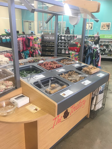 Pet Supply Store «Petco Animal Supplies», reviews and photos, 1945 W Palmetto St #250, Florence, SC 29501, USA