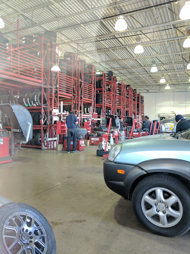 Tire Shop «Discount Tire Store - Irving, TX», reviews and photos, 3516 W Airport Fwy, Irving, TX 75062, USA