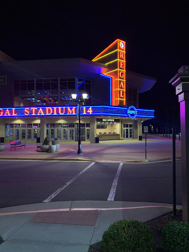 Movie Theater «Regal Cinemas Virginia Gateway 14 & RPX», reviews and photos, 8001 Gateway Promenade Pl, Gainesville, VA 20155, USA