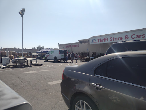 Thrift Store «Fresno Rescue Mission Super», reviews and photos, 181 E Sierra Ave, Fresno, CA 93710, USA