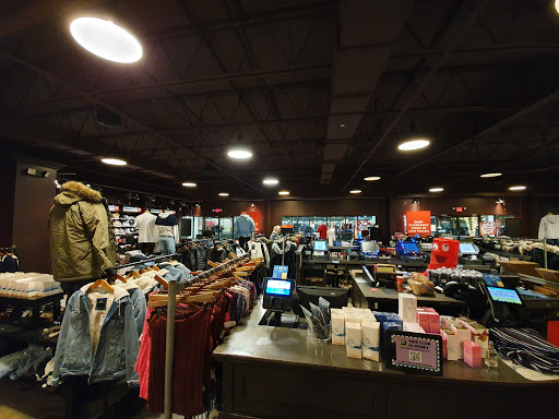 Clothing Store «Hollister Co. Outlet», reviews and photos, 36508 Seaside Outlet Dr, Rehoboth Beach, DE 19971, USA