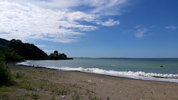 Foto von Tirebolu Uzunkum Beach von Klippen umgeben
