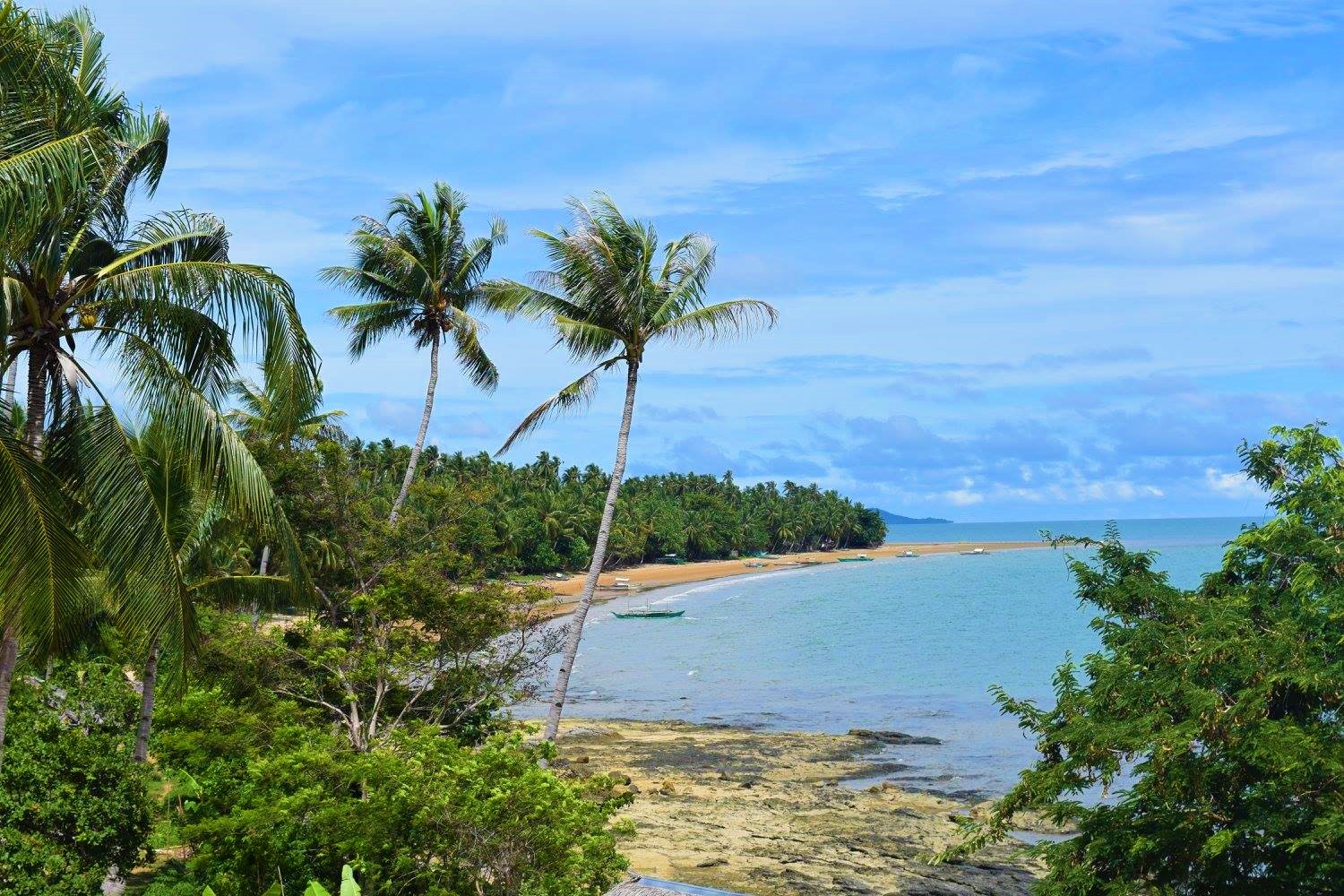 Salimbanog Beach的照片 带有长直海岸