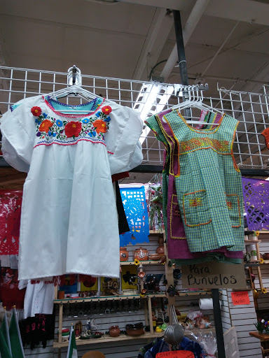 Flea Market «Fox Valley Flea Market», reviews and photos, 840 N State St, Elgin, IL 60123, USA