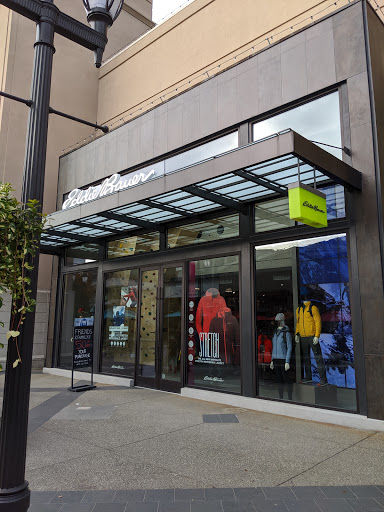 Clothing Store «Eddie Bauer», reviews and photos, 2690 NE University Village St, Seattle, WA 98105, USA