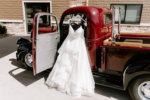 Bridal Shop «Fabulous Frocks Bridal», reviews and photos, 1207 W 47th St, Kansas City, MO 64112, USA