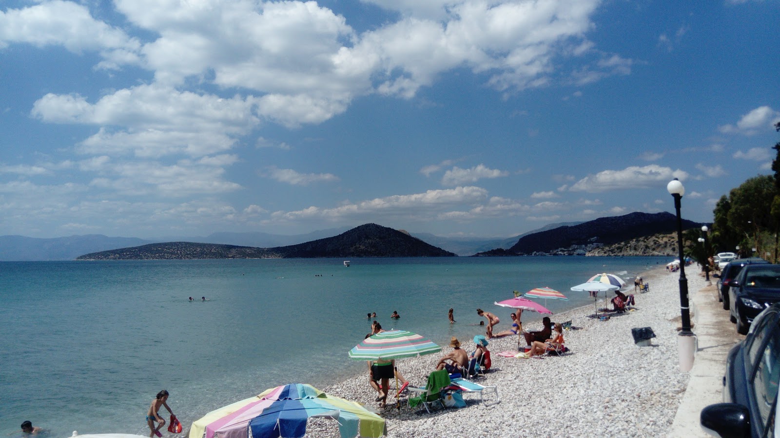 Valokuva Asini Beach Sickleista. - suosittu paikka rentoutumisen tuntijoille