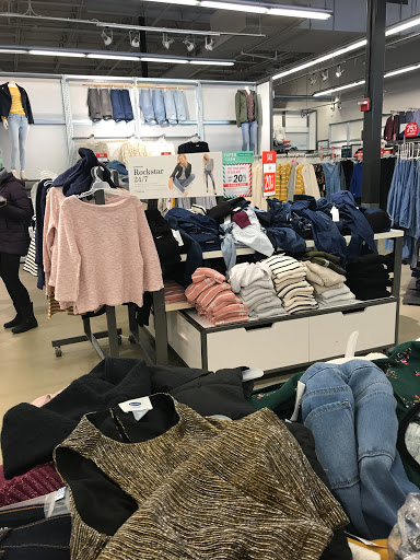 Clothing Store «Old Navy», reviews and photos, 90 Pleasant Valley St, Methuen, MA 01844, USA