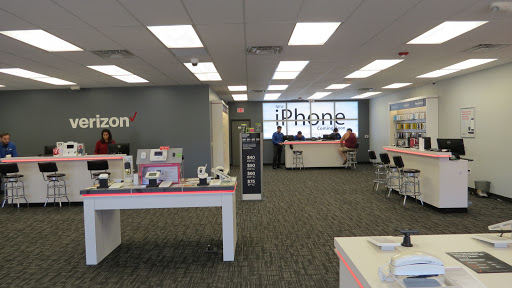 Cell Phone Store «Verizon Wireless Premium Retailer - Cellular & More», reviews and photos, 1192 S Main St #300, Chelsea, MI 48118, USA