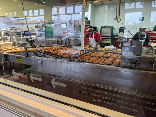 Donut Shop «Krispy Kreme», reviews and photos, 2401 Battleground Ave, Greensboro, NC 27408, USA