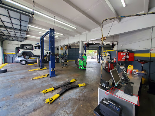 Tire Shop «Goodyear Auto Service Center», reviews and photos, 9001 S Dixie Hwy, Pinecrest, FL 33156, USA