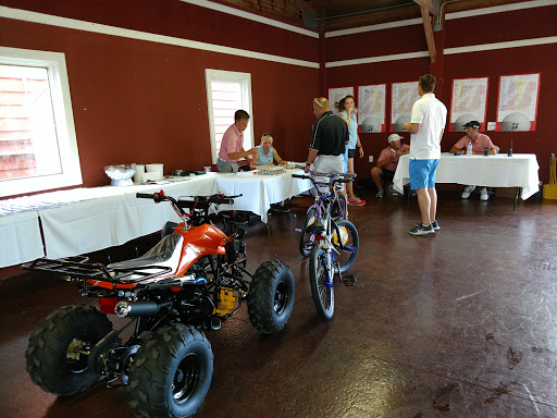 Golf Course «Twin Lakes Country Club», reviews and photos, 1230 Legion Dr, Twin Lakes, WI 53181, USA