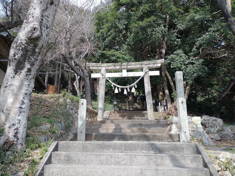 白山神社（津々崎）
