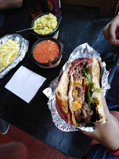 El Portal Chorizos ,Hamburguesas Y Costillas Cra47#128c-38, Bogotá, Cundinamarca, Colombia