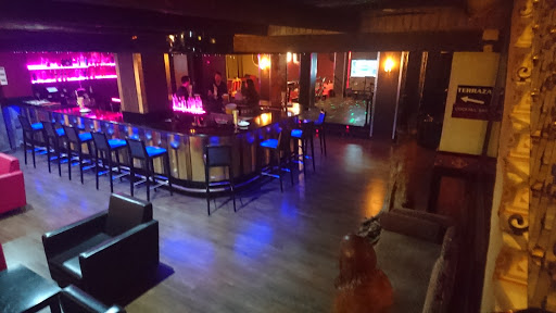 BAR NINETEEN - Edificio, C. Almería, 16, 29780 Nerja, Málaga