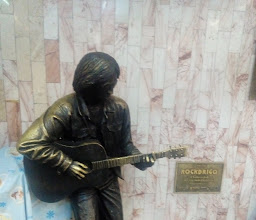 Monumento a Rodrigo González photo