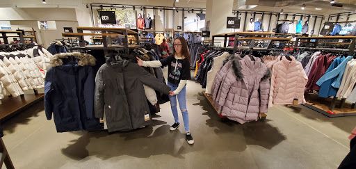 Clothing Store «The North Face Outlet», reviews and photos, 127 Premium Outlets Dr #633, Monroe, OH 45050, USA