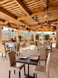 Atmosphère du Restaurant méditerranéen La Grignotière à Saint-Remèze - n°1
