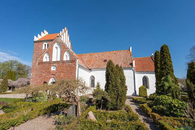 Anmeldelser af Vester Broby kirke i Køge - Kirke