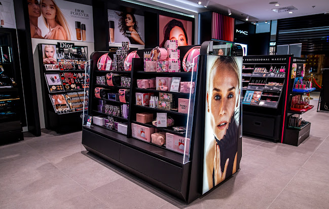 Telefonszám: Douglas Parfüméria