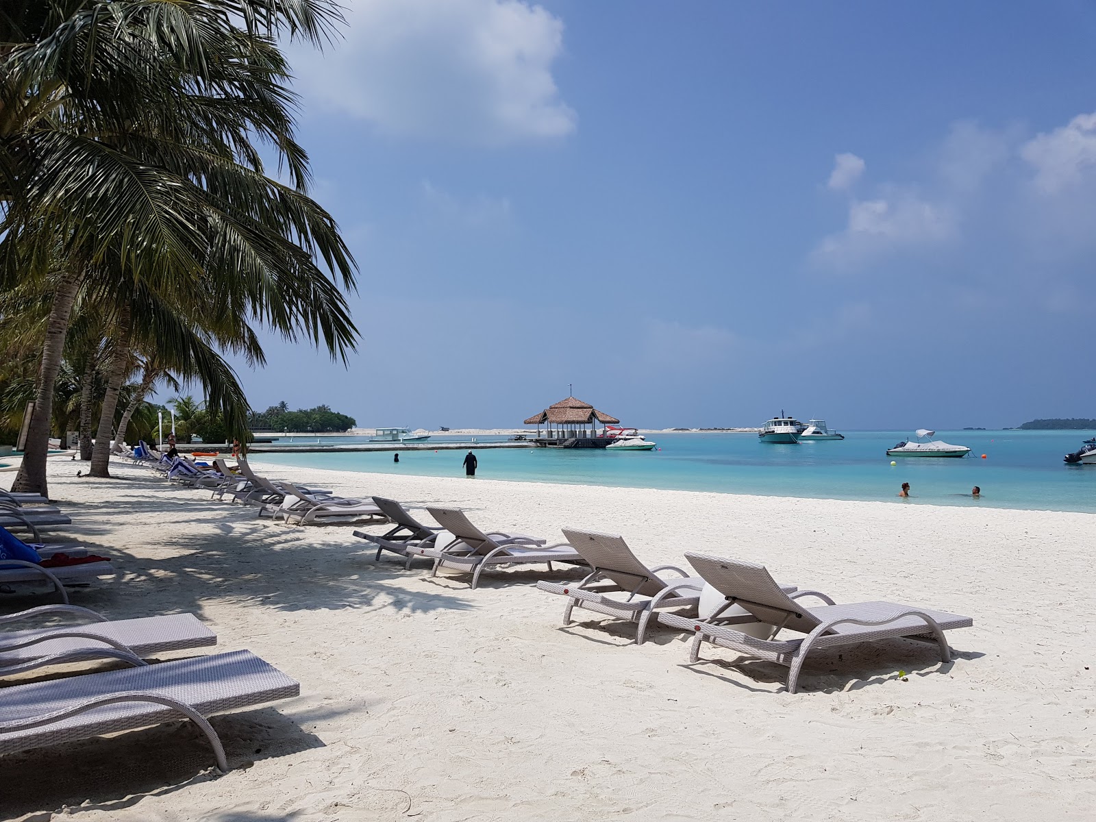 Photo of Holiday Inn Kandooma with white sand surface