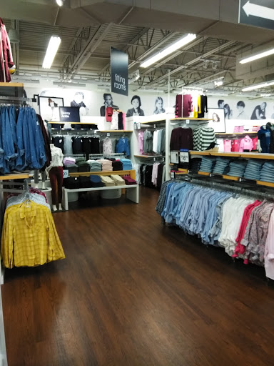 Clothing Store «Gap Outlet», reviews and photos, 8225 Vineland Ave, Orlando, FL 32821, USA