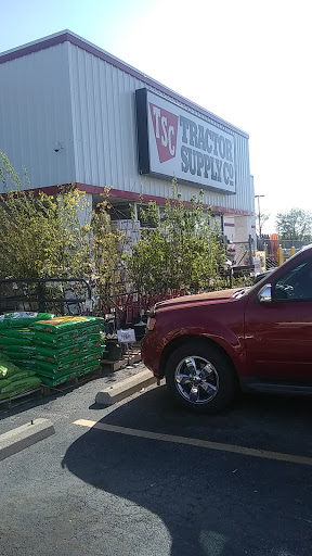 Home Improvement Store «Tractor Supply Co.», reviews and photos, 8135 Brookville Rd, Indianapolis, IN 46239, USA