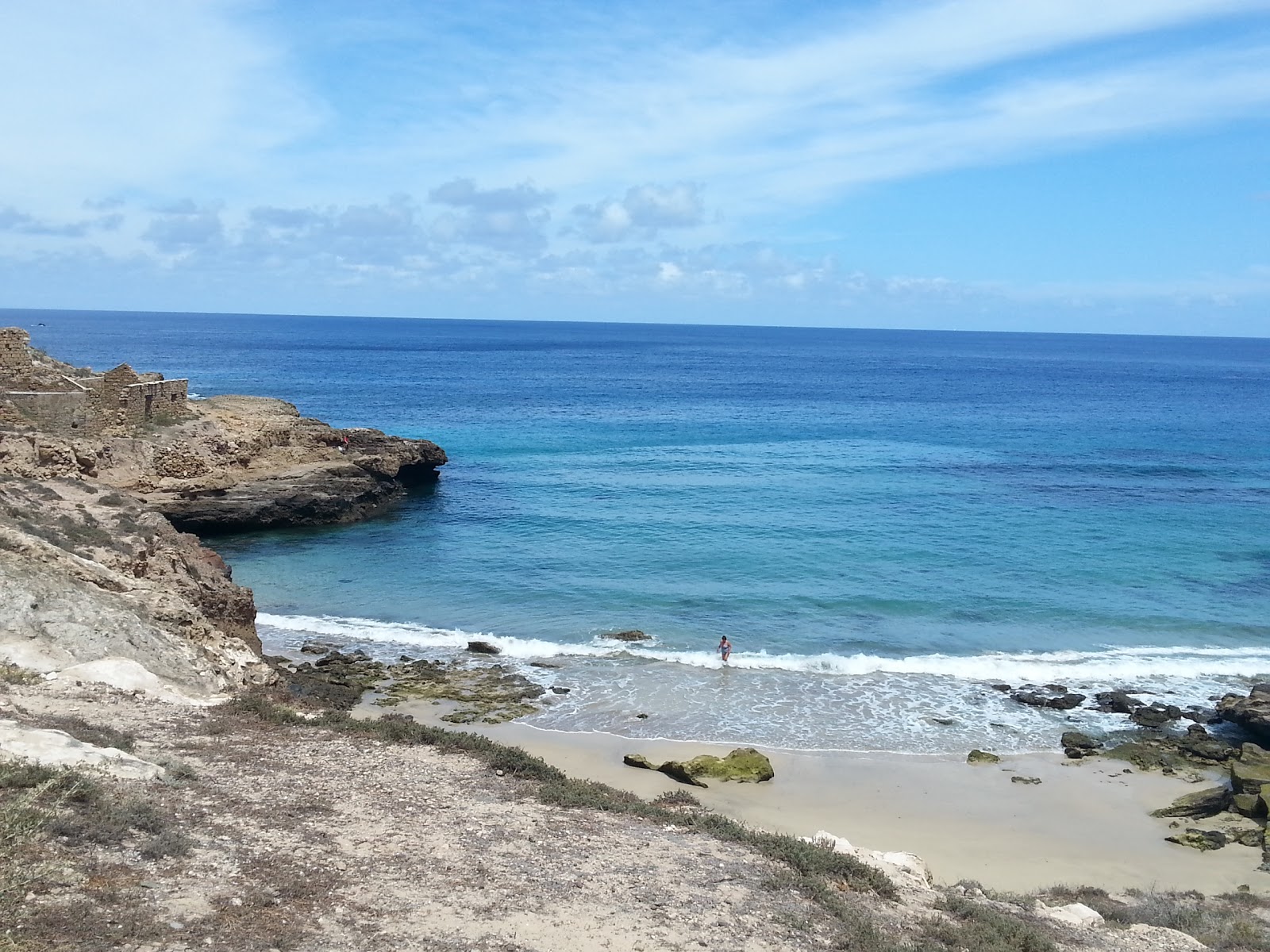 Foto de Porto De Frades Beach com areia cinza superfície