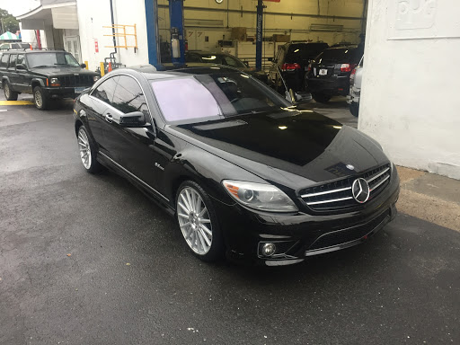 Auto Body Shop «Universal Auto Body», reviews and photos, 914 E Main St #10, Stamford, CT 06902, USA