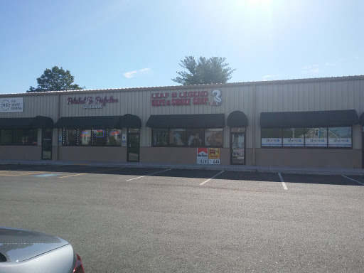 Leaf N Legend Vape & smoke shop, 605 Bedford St #3, Whitman, MA 02382, USA, 