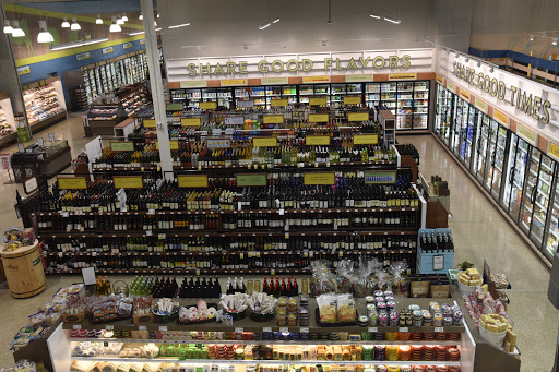 Grocery Store «Harvest Market», reviews and photos, 2029 S Neil St, Champaign, IL 61820, USA