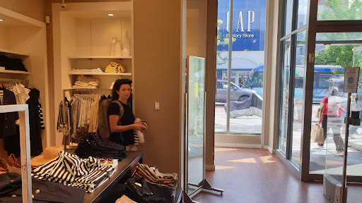 Clothing Store «Gap Outlet», reviews and photos, 264 W 125th St, New York, NY 10027, USA