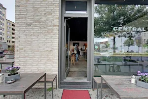 Café Bar Central image