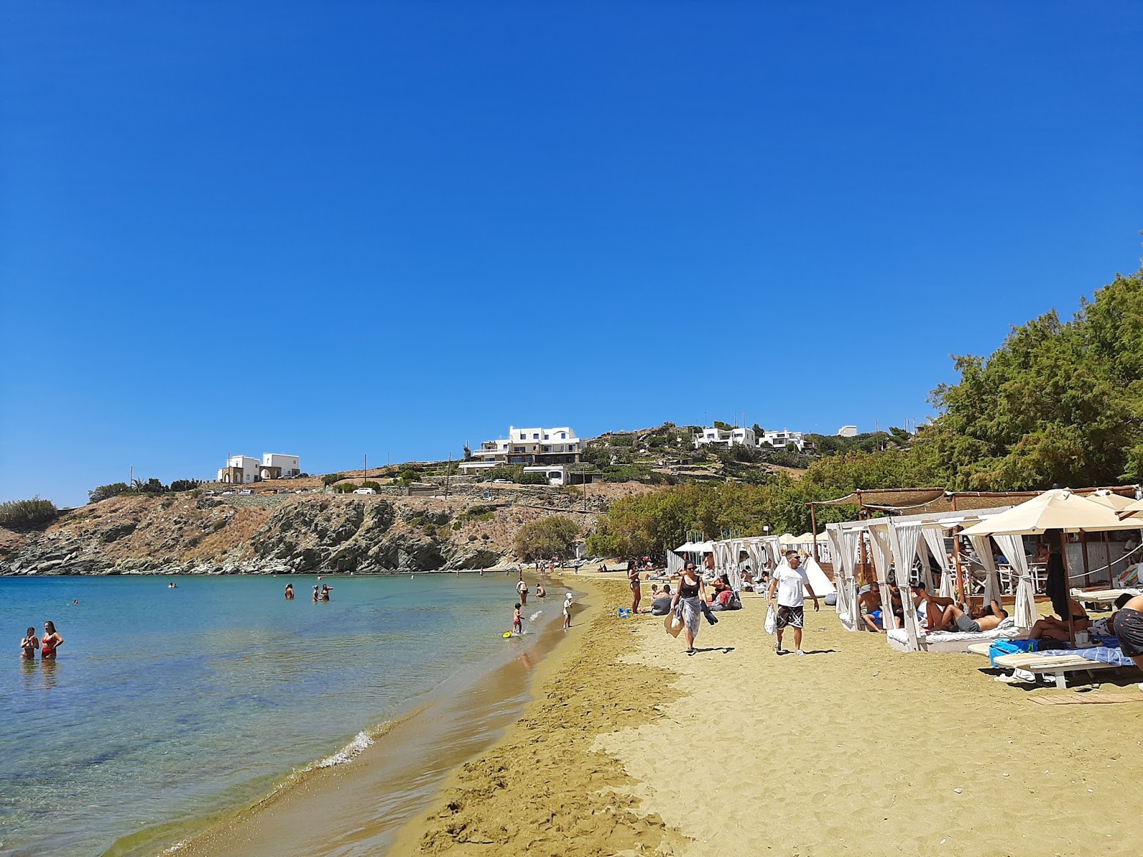 Foto av Agios Romanos Stranden bekvämlighetsområde
